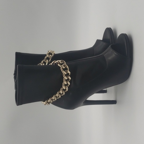 336- Steve Madden Peep Toe Open Ankle Boots Vegan Leather Black Size 6.5 NWT - Picture 2 of 11